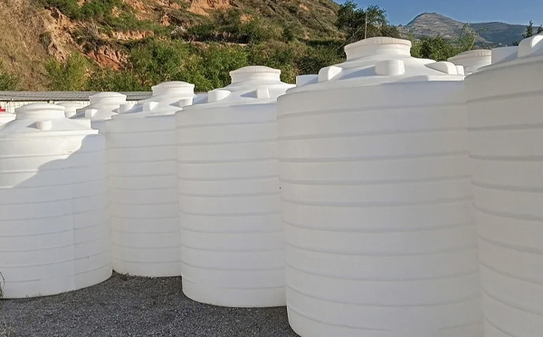 化工液体储存注意事项——选对PE合作塑料桶避免安全隐患 化工液体储存注意事项——选对PE合作塑料桶避免安全隐患